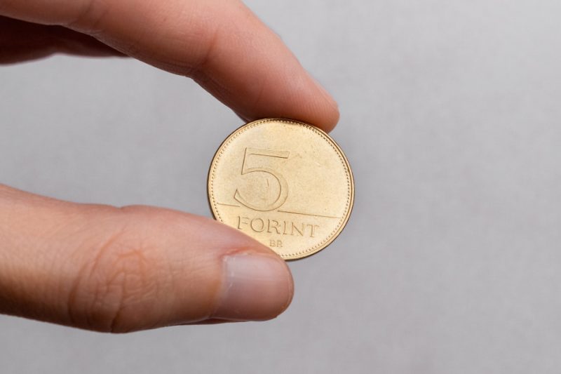 Lehet bevonják az 5 forintos érmét, mert fémárban már többet ér mint maga a forgalmi értéke?