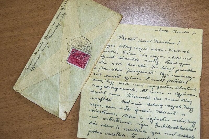 Antikváriumi könyvben talált II. világháborús szerelmeslevelet egy tartalékos katona, majd ezt tette vele!