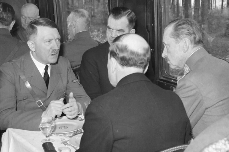 Íme mit mondott Hitler a “titkos” felvételen, ahol a “valódi” hangja hallható (  Hitler-Mannerheim, talákozó, 1942 )