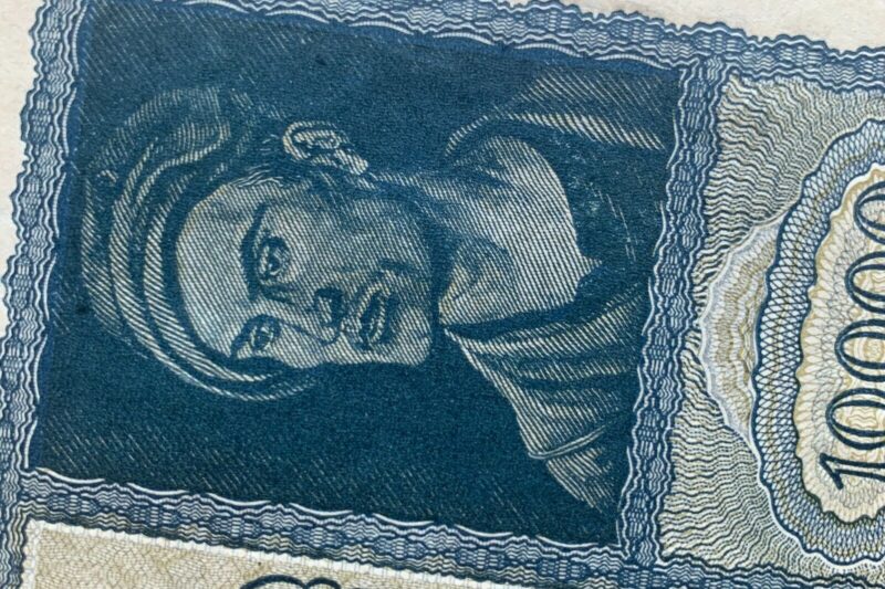 Felismered-e, vagy tudod-e, hogy hol látható ( és miért ) egy vámpír, ezen a bankjegyen? ( 10 ezer márka, 1922 )